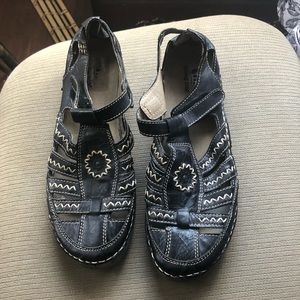 Woman's shoes